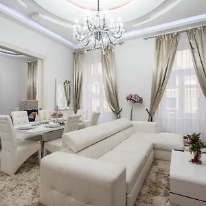 Apartment Opera Balkony Luxury With Free Parking, Budapest